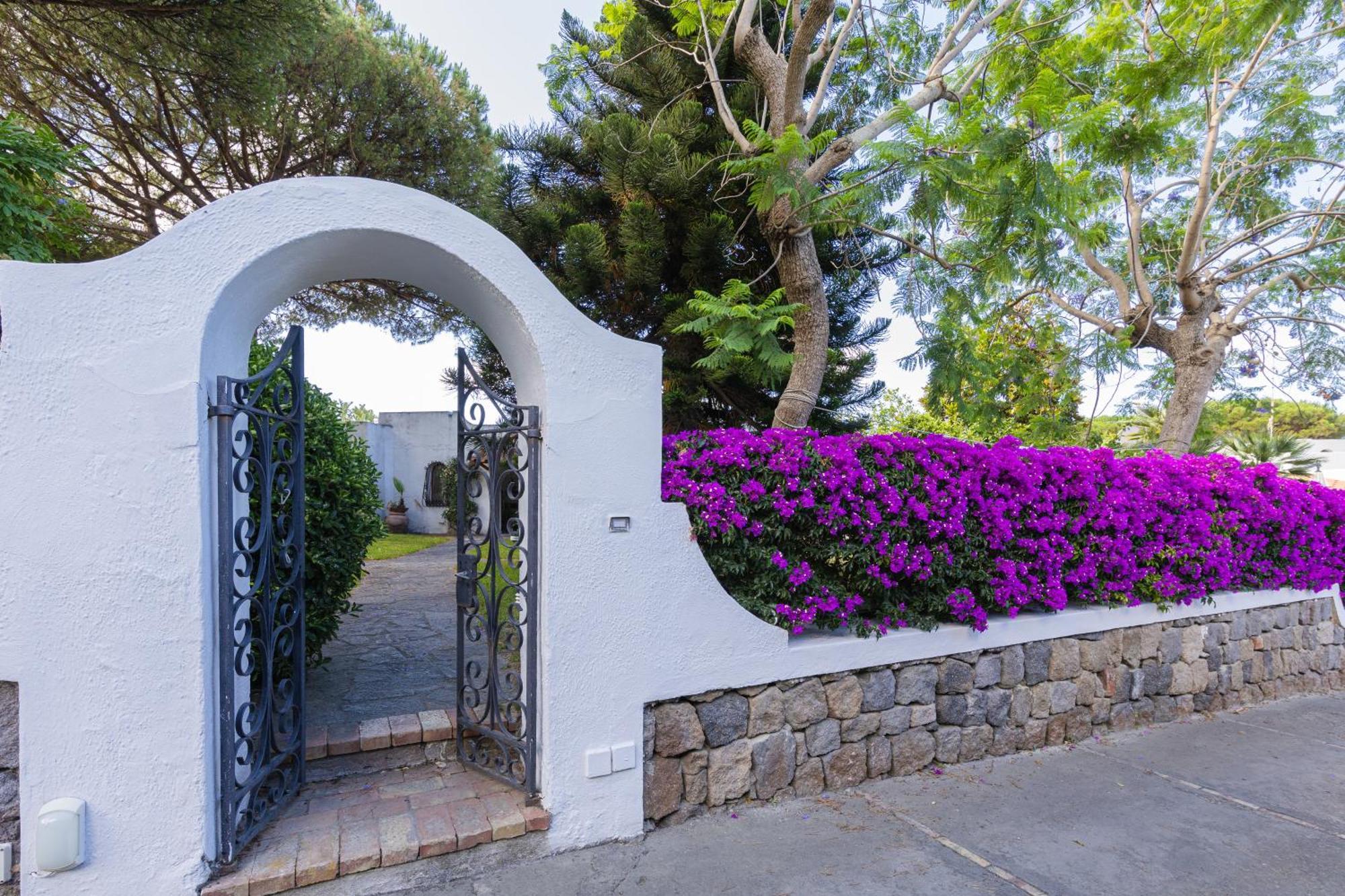 Villetta Con Giardino Esclusivo Di 1000 Mq, Piscina, Tennis, Calcio, Bocce Forio di Ischia Екстериор снимка