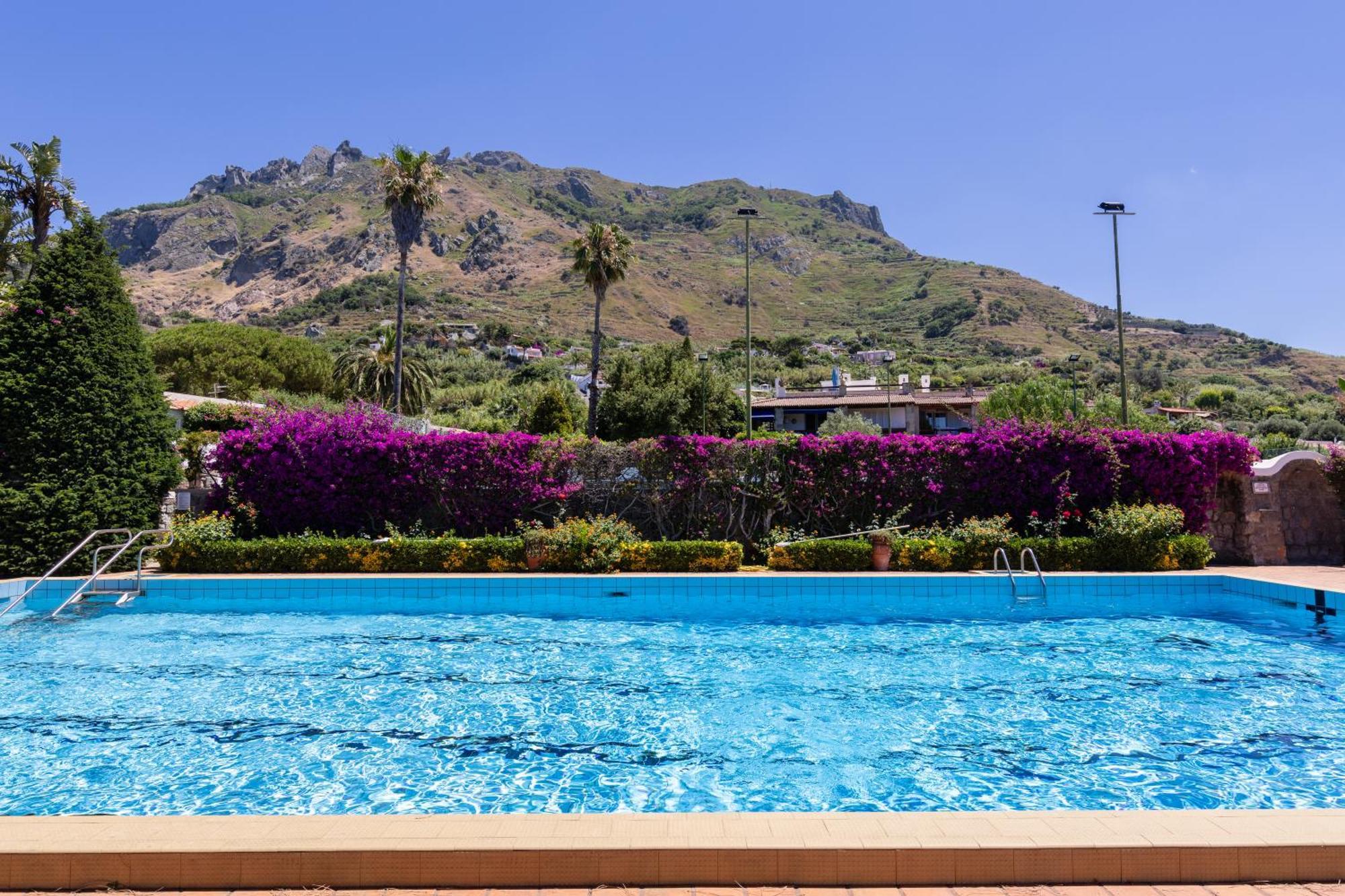 Villetta Con Giardino Esclusivo Di 1000 Mq, Piscina, Tennis, Calcio, Bocce Forio di Ischia Екстериор снимка